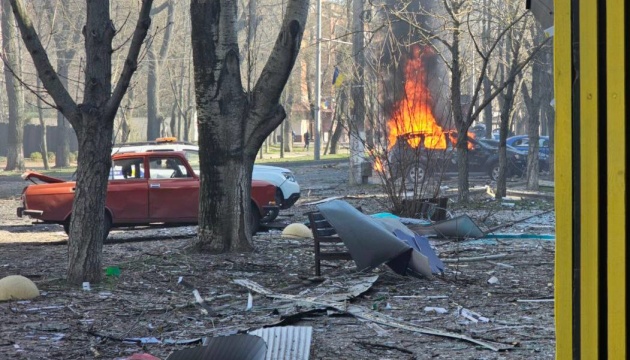Росіяни ударили КАБом по центру Херсона, є поранений Росіяни ударили КАБом по центру Херсона, є поранений