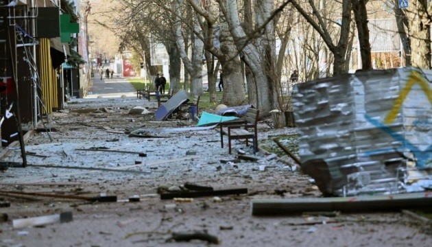 Авіаудар по центру Херсона: кількість поранених зросла до двох Авіаудар по центру Херсона: кількість поранених зросла до двох