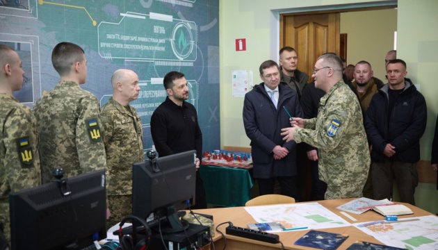 Зеленський у Львові відвідав ліцей імені Героїв Крут Зеленський у Львові відвідав ліцей імені Героїв Крут