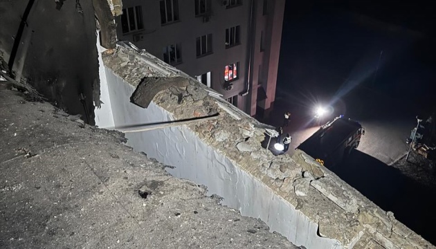 Сім ударів по лікарні, п’ять із них - по укриттю: у ДСНС розповіли про атаку російських дронів по Сумщині