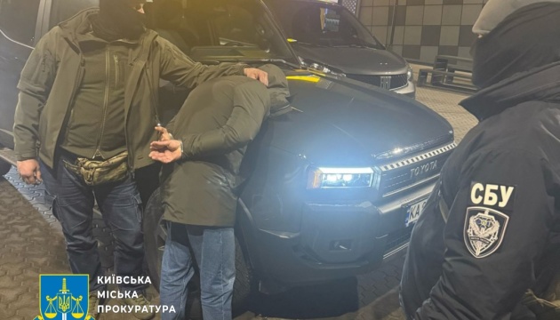 «Відкат» за комплектуючі до бронетехніки: у Києві двом директорам підприємств оголосили підозри «Відкат» за комплектуючі до бронетехніки: у Києві двом директорам підприємств оголосили підозри