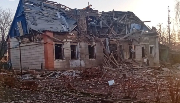 У Краснопільській громаді після удару РФ ліквідували пожежі, під завалами виявили загиблого У Краснопільській громаді після удару РФ ліквідували пожежі, під завалами виявили загиблого