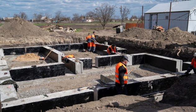 У Посад-Покровському до кінця осені планується відновити понад 360 будинків - Кулеба У Посад-Покровському до кінця осені планується відновити понад 360 будинків - Кулеба