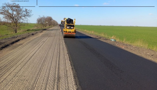 На Миколаївщині розпочали ремонт прифронтової дороги