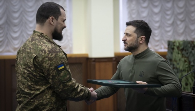 Зеленський вручив нагороди нацгвардійцям Зеленський вручив нагороди нацгвардійцям