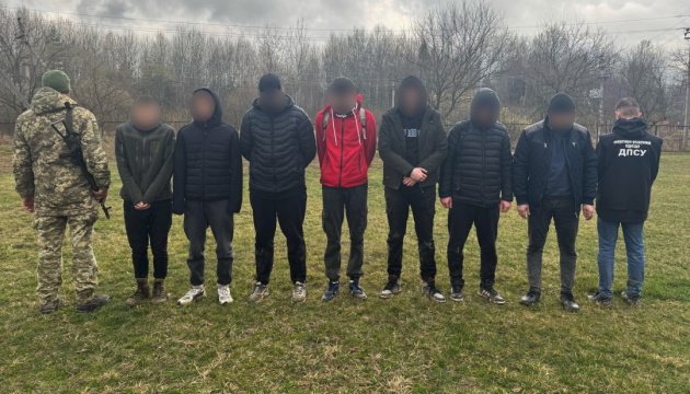 На Буковині затримали неповнолітнього, який допомагав переправляти ухилянтів за кордон На Буковині затримали неповнолітнього, який допомагав переправляти ухилянтів за кордон