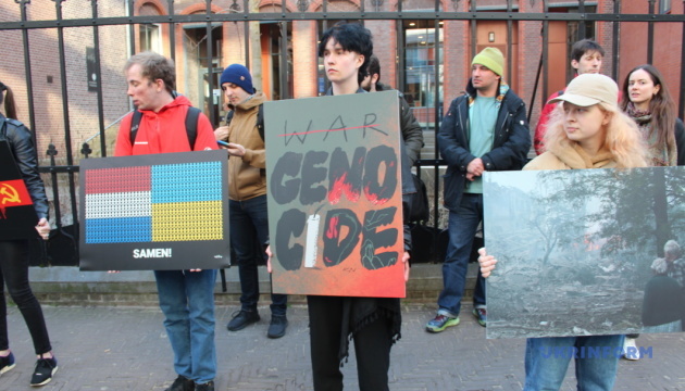 У Гаазі мітингували проти показу російського пропагандистського фільму У Гаазі мітингували проти показу російського пропагандистського фільму