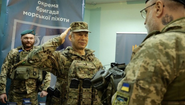 Сирський на Сумщині нагородив українських оборонців Сирський на Сумщині нагородив українських оборонців