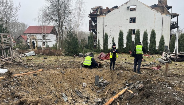 На Сумщині через російські обстріли зруйнована база відпочинку На Сумщині через російські обстріли зруйнована база відпочинку