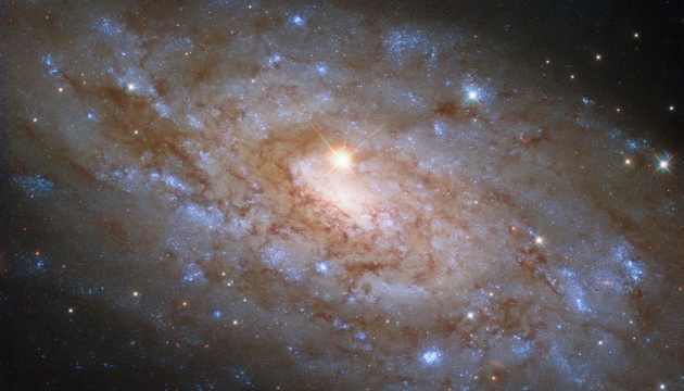 Hubble сфотографував спіральну галактику в сузір'ї Вовк Hubble сфотографував спіральну галактику в сузір'ї Вовк