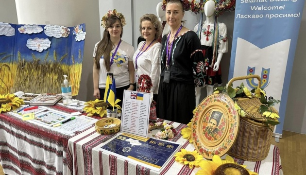 У школі Малайзії представили українську культуру на Міжнародному дні У школі Малайзії представили українську культуру на Міжнародному дні