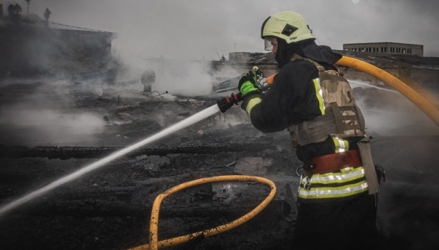 У Харкові загасили пожежу у промзоні після нічних ударів «Шахедами» У Харкові загасили пожежу у промзоні після нічних ударів «Шахедами»