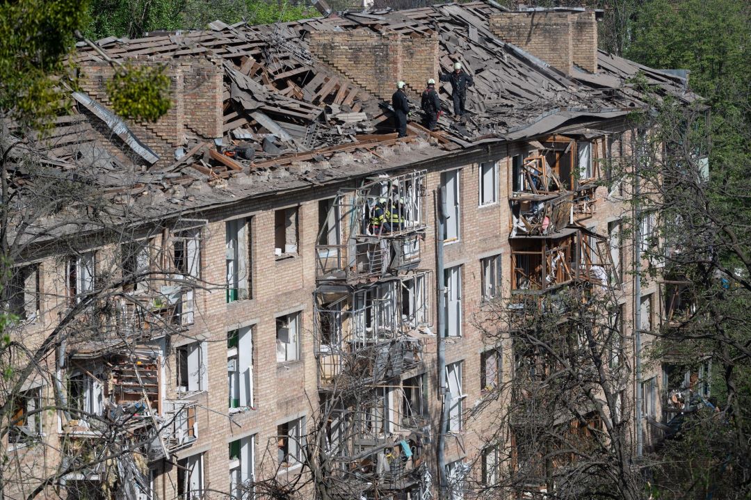 Наслідки влучань у Києві. Фото Укрінформ