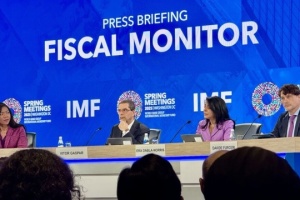 El FMI prevé que la deuda pública total de Ucrania crecerá hasta el 110% este año