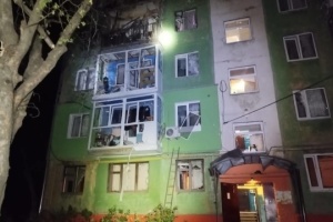 La Russie lance une frappe massive sur la région de Dnipropetrovsk, tuant un homme et blessant un enfant 