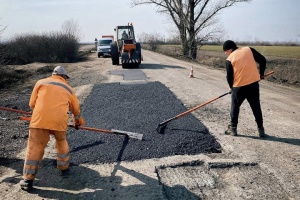 Від початку року в Україні відремонтували 672 тисяч квадратних кілометрів прифронтових доріг