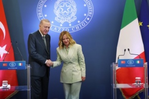 Turquía e Italia acuerdan cooperar en proyectos para la reconstrucción de Ucrania