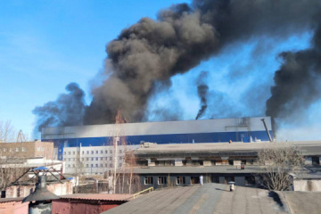 L'un des plus grands chantiers navals de Russie est en feu