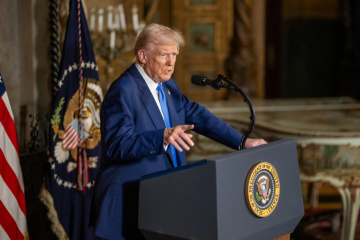 Trump says Zelensky, Putin "ready to make a deal"