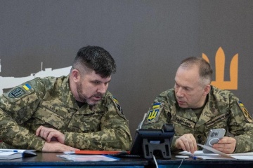 Syrsky: Los drones de fibra óptica con un alcance de vuelo de 20 km y nuevos sistemas de guerra electrónica ya operan en el frente