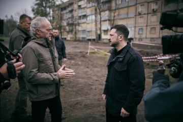 Selenskyj kam nach Krywyj Rih und besuchte Ort russischen Raketenangriffs