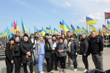 У Харкові майже 300 людей долучилися до прибирання Алеї Слави