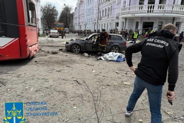 ウクライナ警察、スーミへのロシア軍のミサイル着弾直後の動画を公開