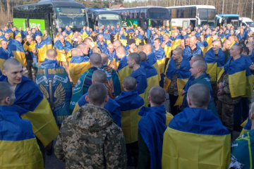 277 kolejnych uwięzionych obrońców wróciło na Ukrainę - Prezydent