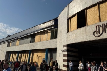 Russischer Angriff auf Kyjiw: Zerstörungen in mehreren Stadtbezirken, U-Bahn-Station beschädigt