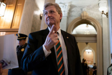 US must 'choke' Russia to make Putin come to negotiation table – Senator Kennedy