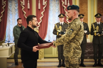 Zelensky presents state awards to border guards