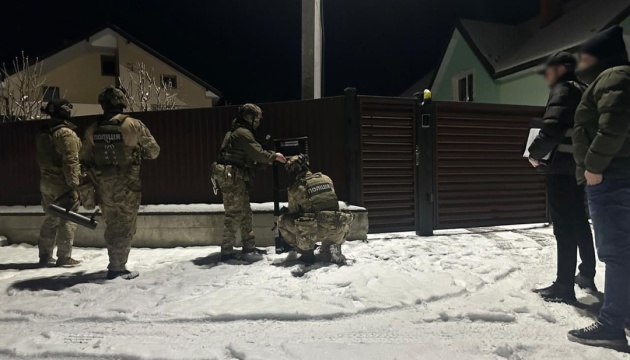 На Львівщині шістьох працівників банку судитимуть за привласнення коштів клієнтів На Львівщині шістьох працівників банку судитимуть за привласнення коштів клієнтів