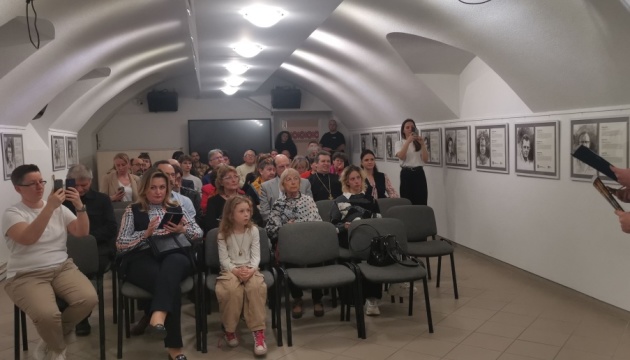 В Угорщині відкрили виставку «Цивільні у полоні. Історія незаконних затримань»