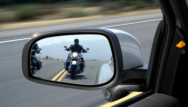 Новини 1 квітня: ДТП з українцями в Австрії, оформлення паспорта за кордоном, зміни у ПДР для мопедів