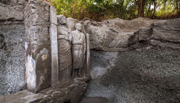 У Помпеях під час розкопок гробниці знайшли дві скульптури майже в натуральну величину