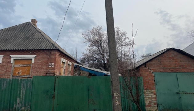 Росіяни атакували дроном Словʼянськ, пошкоджені приватні будинки Росіяни атакували дроном Словʼянськ, пошкоджені приватні будинки