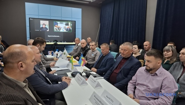 Вісім громад-форпостів Миколаївщини отримали партнерів за проєктом «Пліч-о-пліч» Вісім громад-форпостів Миколаївщини отримали партнерів за проєктом «Пліч-о-пліч»