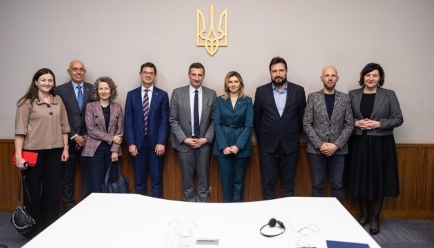 Зеленська обговорила з уповноваженим уряду Швейцарії реформування шкільного харчування Зеленська обговорила з уповноваженим уряду Швейцарії реформування шкільного харчування