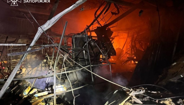 Ворог вдарив по Запорізькому району безпілотниками, є постраждалий Ворог вдарив по Запорізькому району безпілотниками, є постраждалий