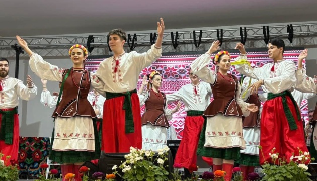 Українську культуру представили на фестивалі-конкурсі «Скриня з приданим» у Румунії Українську культуру представили на фестивалі-конкурсі «Скриня з приданим» у Румунії