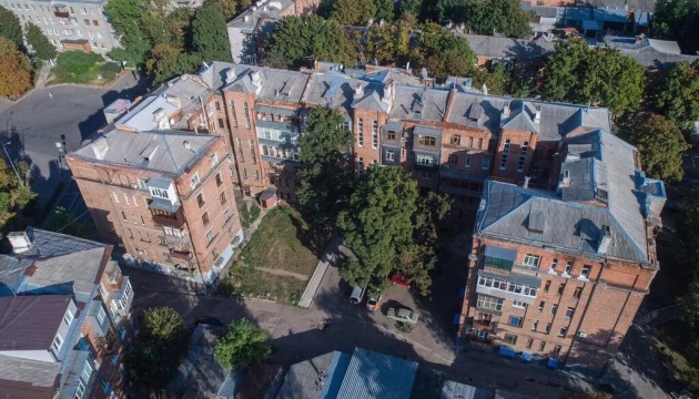 У Харкові присвятили колекцію одягу митцям з будинку «Слово»