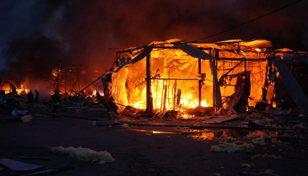 У Києві після ракетної атаки загасили пожежі у двох районах, ще в одному - ліквідація триває