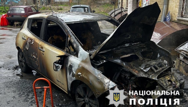 На місці підпалу автомобіля біля «Олімпійської» у Києві затримали чоловіка На місці підпалу автомобіля біля «Олімпійської» у Києві затримали чоловіка