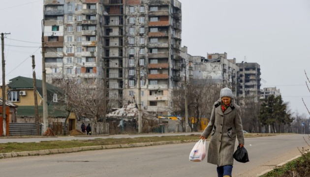 Російська влада масово вилучає житло українців у тимчасово окупованому Маріуполі - BBC