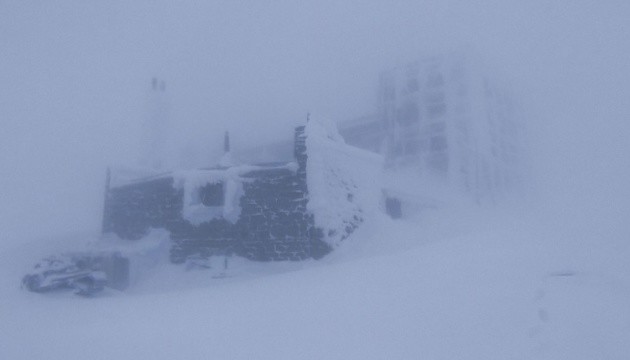 На горі Піп Іван 15° морозу і йде сніг