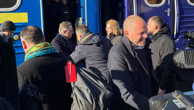 Le Premier ministre et les ministres des Affaires étrangères et de la Défense belges arrivent en Ukraine Le Premier ministre et les ministres des Affaires étrangères et de la Défense belges arrivent en Ukraine