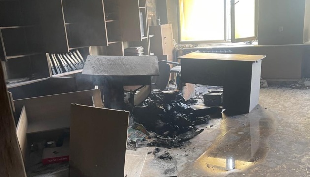 На Буковині затримали 19-річного хлопця, який проник у школу і підпалив кабінет директора
