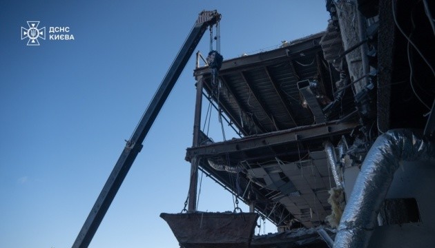 ДСНС завершила рятувальні роботи на місці ракетного удару в Оболонському районі Києва ДСНС завершила рятувальні роботи на місці ракетного удару в Оболонському районі Києва