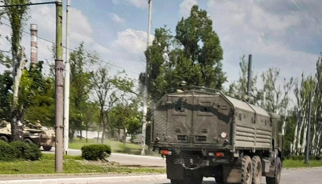 Enemy military equipment movement toward Zaporizhzhia region spotted in Mariupol Enemy military equipment movement toward Zaporizhzhia region spotted in Mariupol