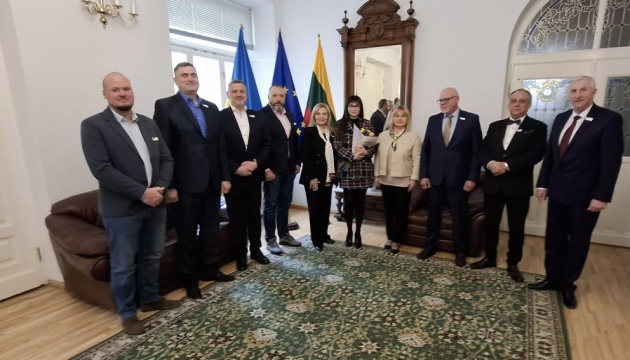 Посол зустрілася з керівництвом Міжнародної української школи у Литві Посол зустрілася з керівництвом Міжнародної української школи у Литві